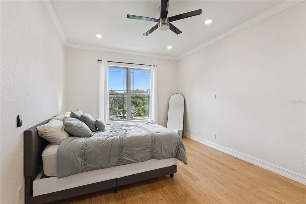 En Venta: $966,000 (4 camas, 3 baños, 4041 Pies cuadrados)