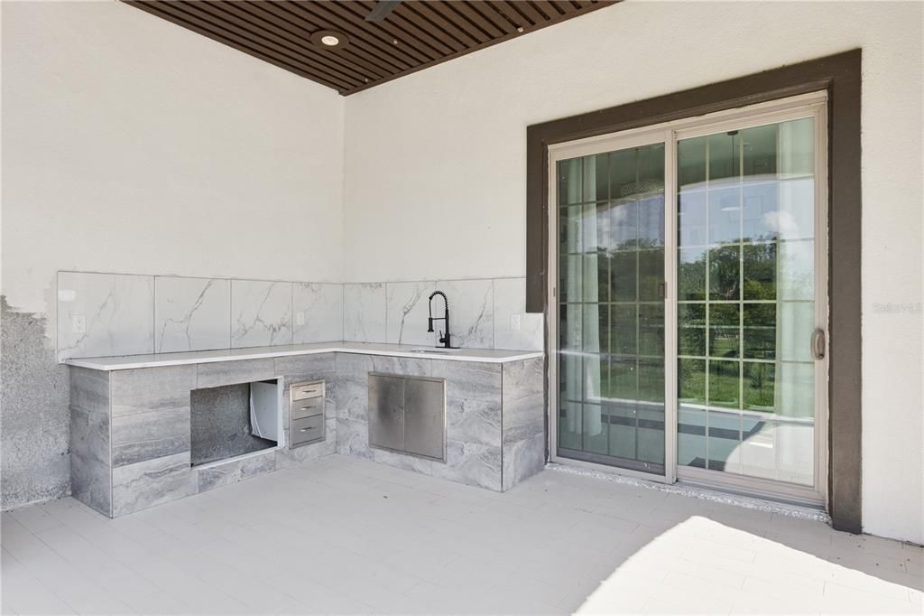 En Venta: $966,000 (4 camas, 3 baños, 4041 Pies cuadrados)