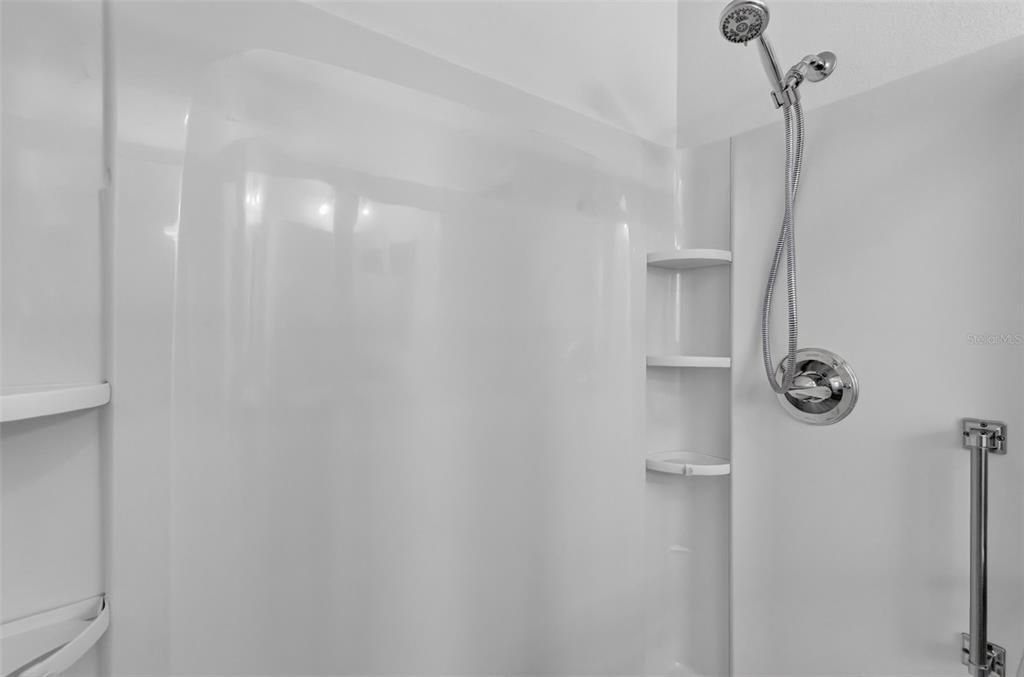 For Sale: $249,900 (2 beds, 2 baths, 963 Square Feet)