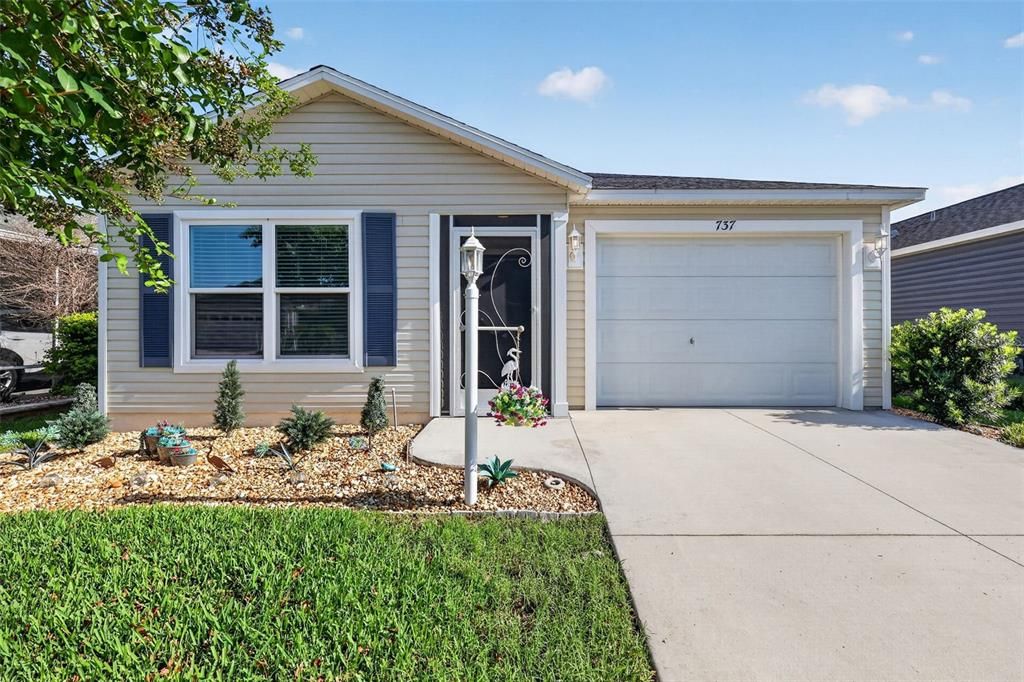 For Sale: $249,900 (2 beds, 2 baths, 963 Square Feet)