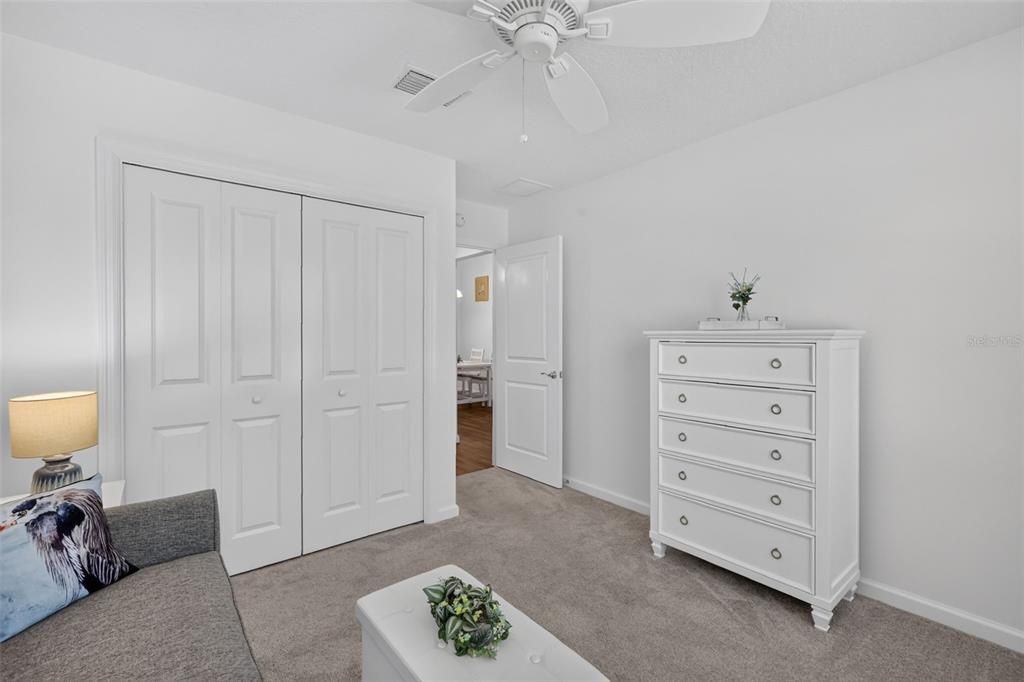 For Sale: $249,900 (2 beds, 2 baths, 963 Square Feet)
