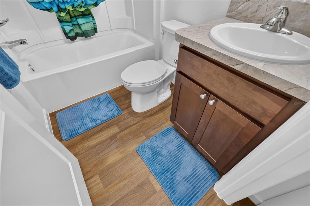 For Sale: $249,900 (2 beds, 2 baths, 963 Square Feet)
