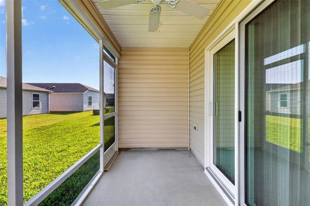 For Sale: $249,900 (2 beds, 2 baths, 963 Square Feet)