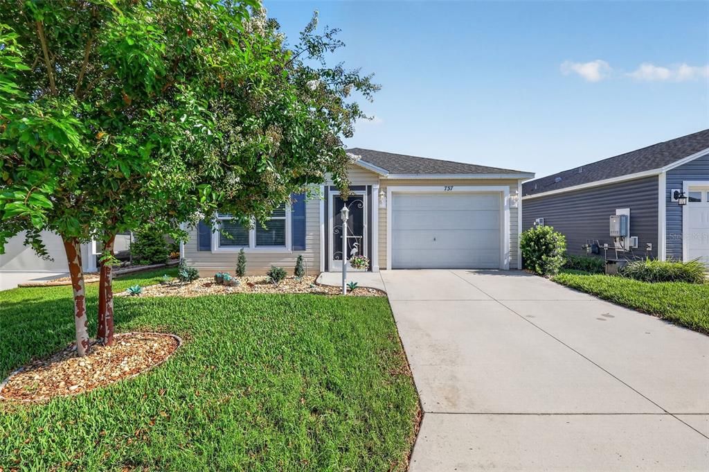 For Sale: $249,900 (2 beds, 2 baths, 963 Square Feet)