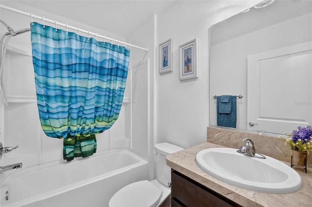 For Sale: $249,900 (2 beds, 2 baths, 963 Square Feet)