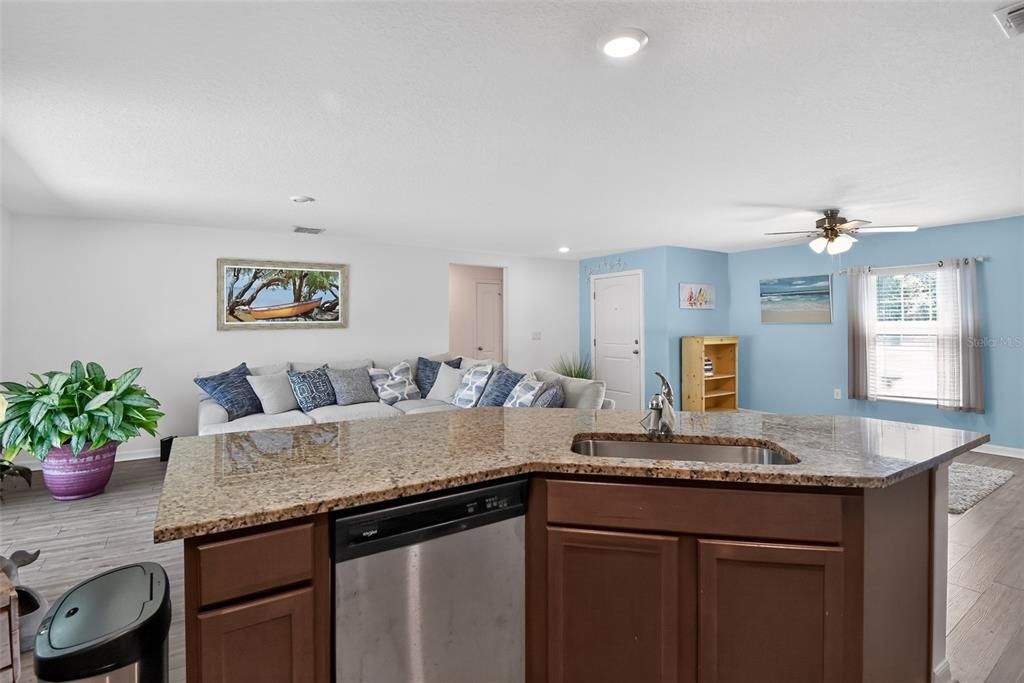 For Sale: $289,000 (3 beds, 2 baths, 1462 Square Feet)