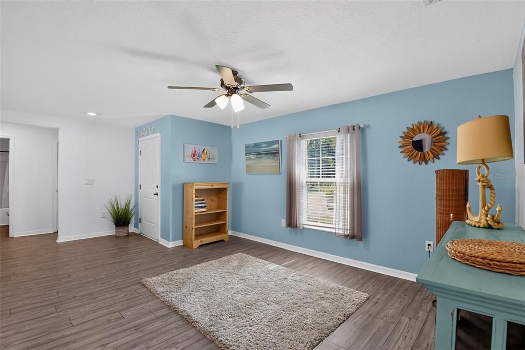 For Sale: $289,000 (3 beds, 2 baths, 1462 Square Feet)