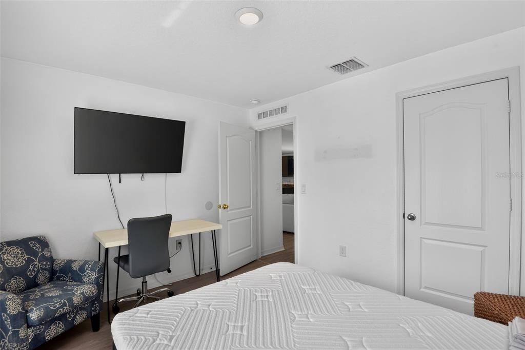 For Sale: $289,000 (3 beds, 2 baths, 1462 Square Feet)
