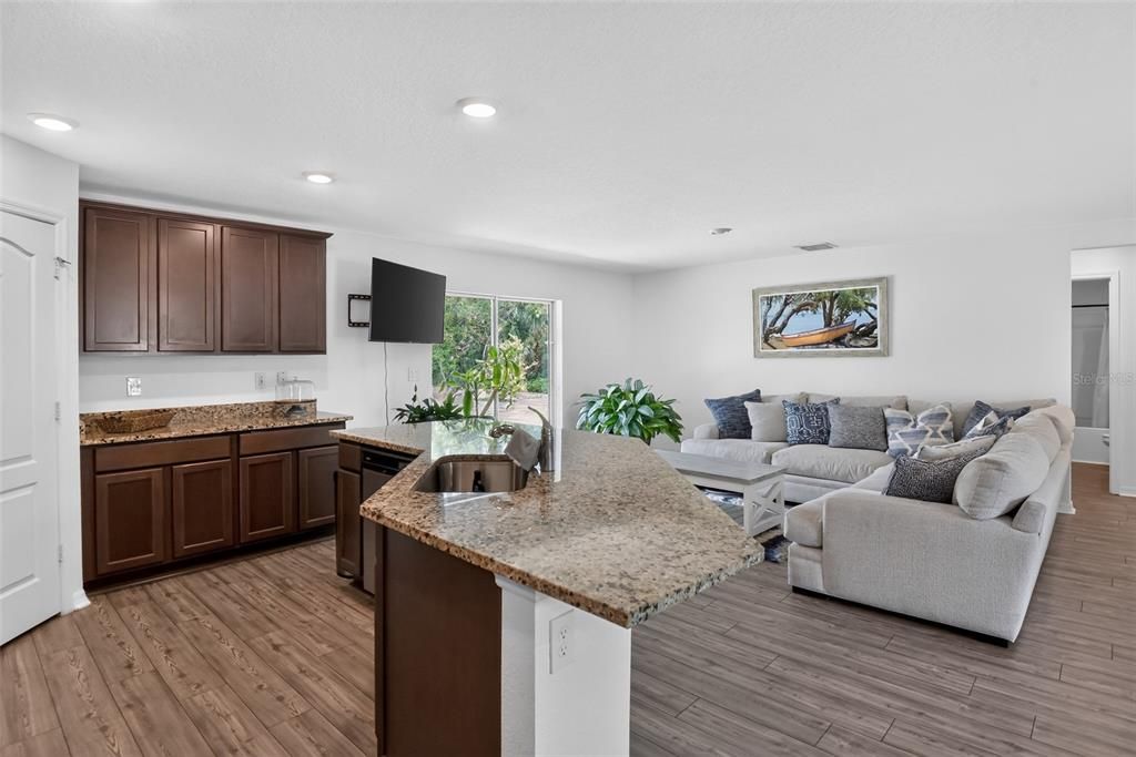 For Sale: $289,000 (3 beds, 2 baths, 1462 Square Feet)