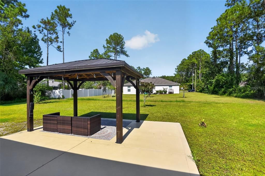 For Sale: $289,000 (3 beds, 2 baths, 1462 Square Feet)