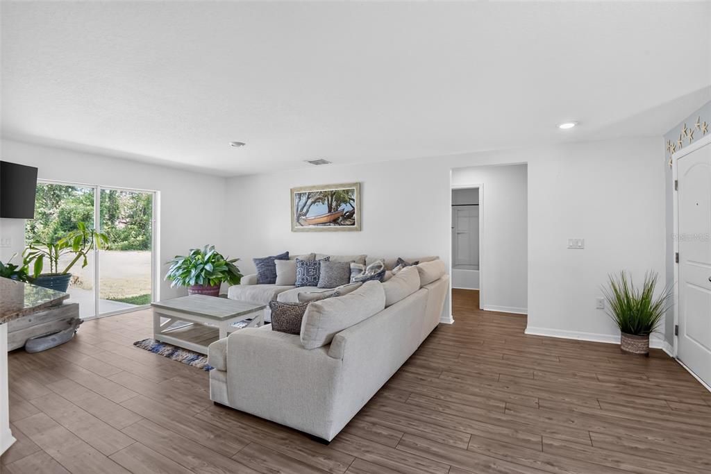 For Sale: $289,000 (3 beds, 2 baths, 1462 Square Feet)
