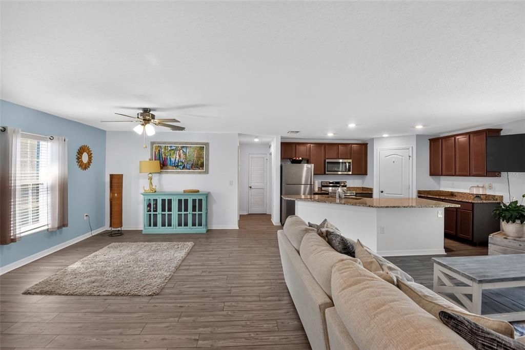 For Sale: $289,000 (3 beds, 2 baths, 1462 Square Feet)
