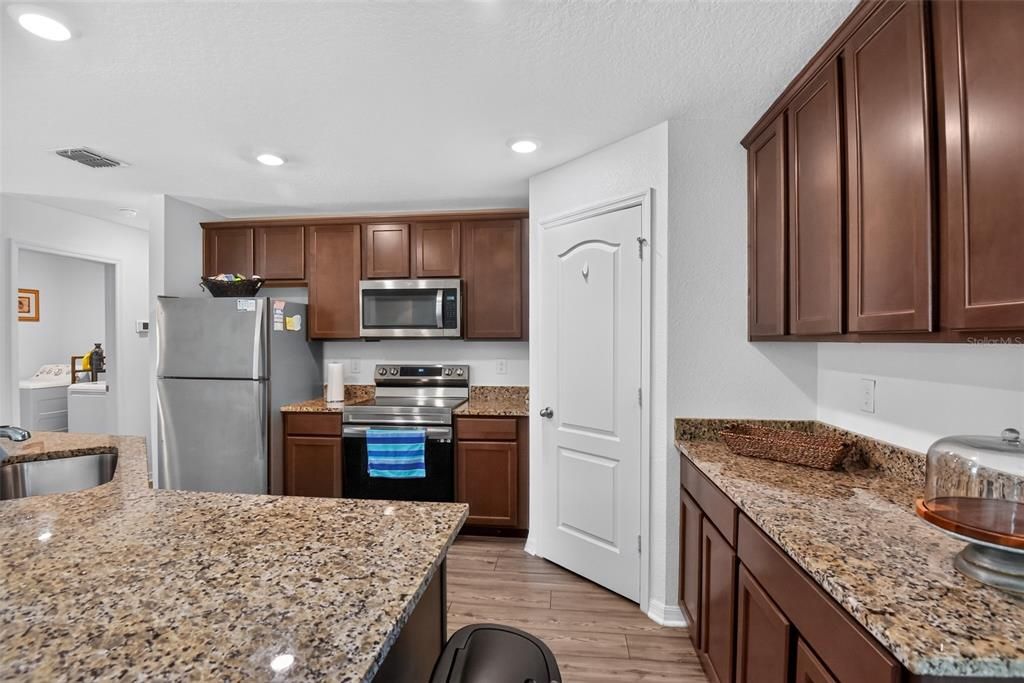 For Sale: $289,000 (3 beds, 2 baths, 1462 Square Feet)