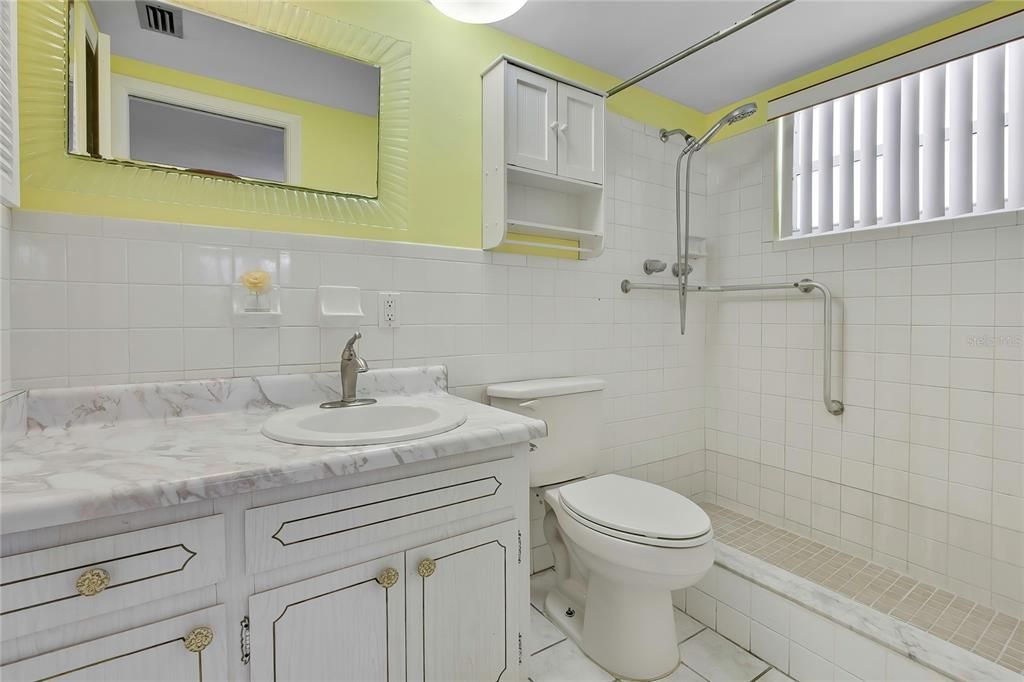 На продажу: $239,900 (2 спален, 2 ванн, 1449 Квадратных фут)