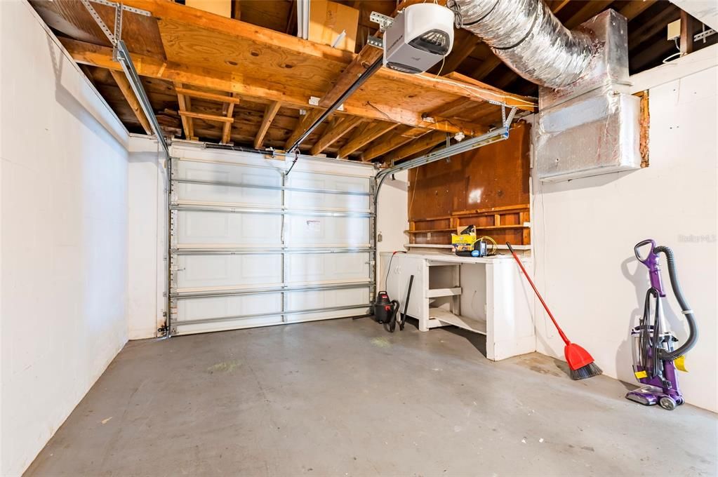 For Sale: $200,000 (2 beds, 1 baths, 988 Square Feet)