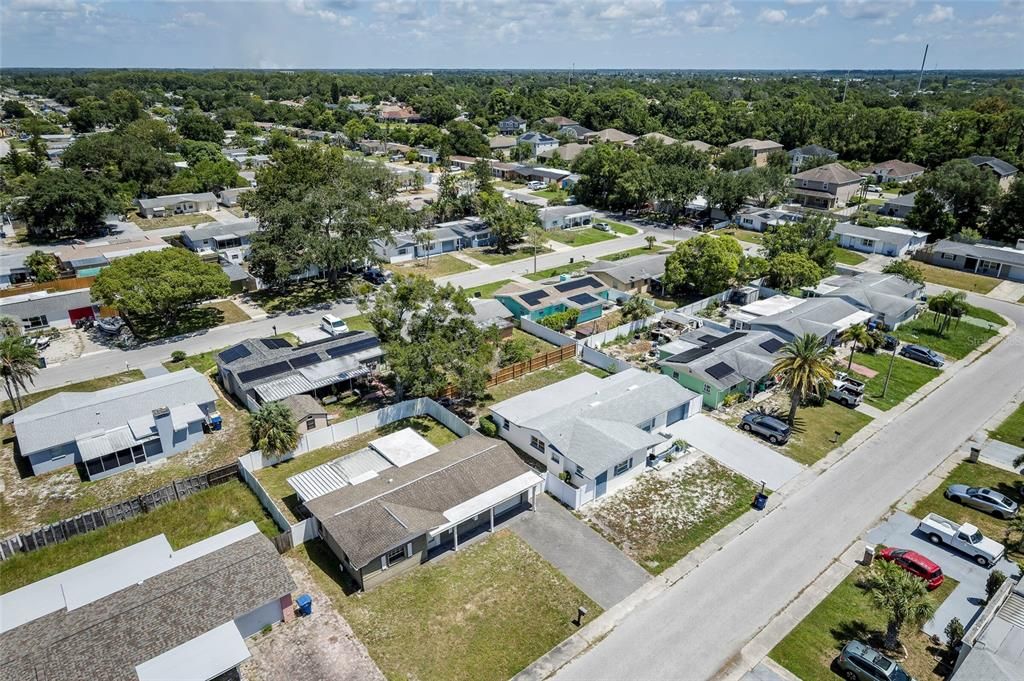 For Sale: $200,000 (2 beds, 1 baths, 988 Square Feet)