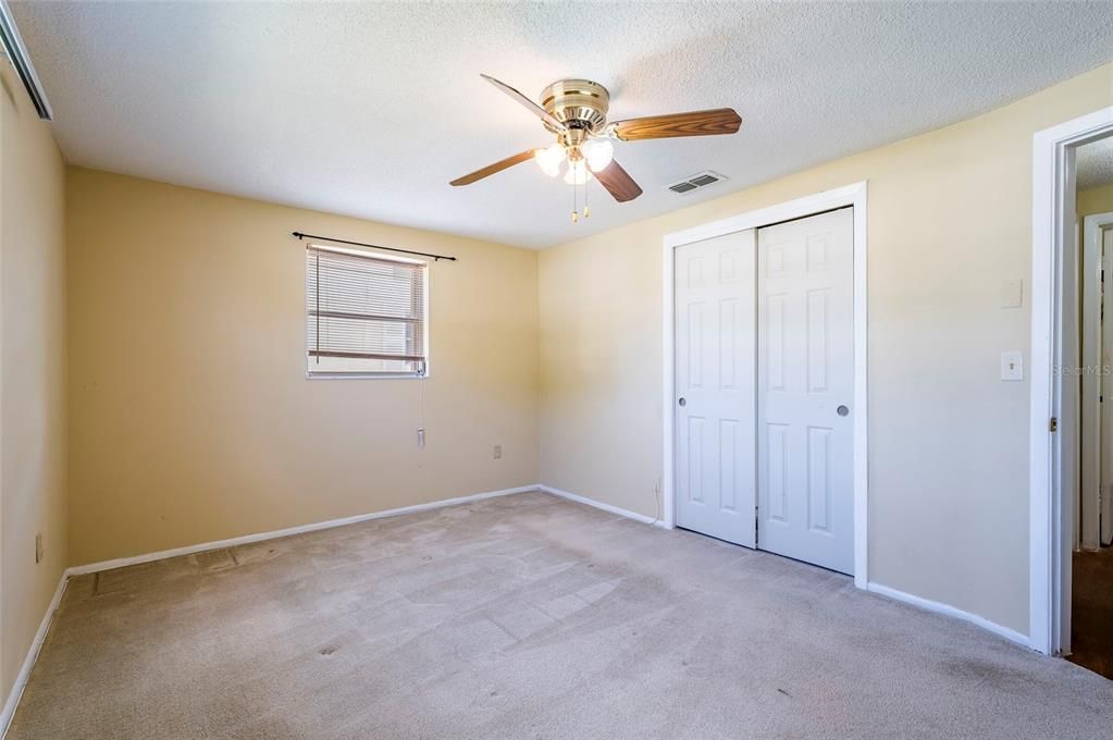 For Sale: $200,000 (2 beds, 1 baths, 988 Square Feet)