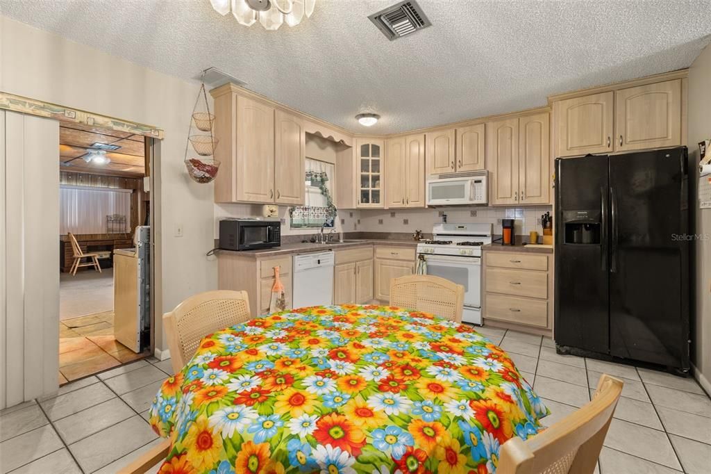 На продажу: $315,000 (2 спален, 2 ванн, 2277 Квадратных фут)