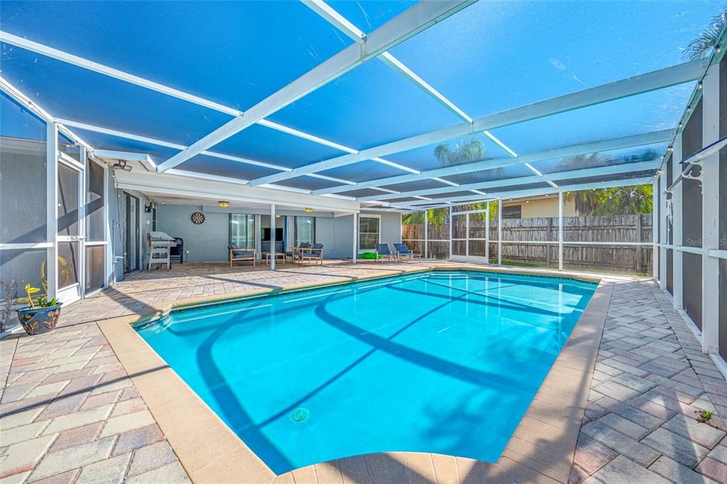 For Sale: $615,000 (4 beds, 2 baths, 1999 Square Feet)