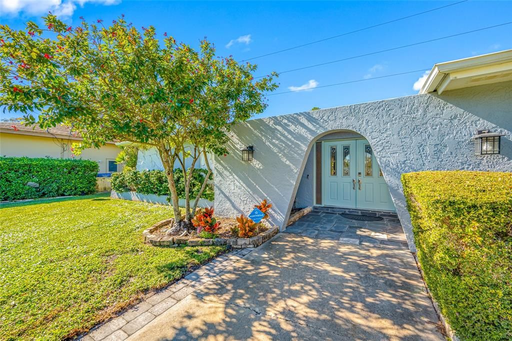 For Sale: $615,000 (4 beds, 2 baths, 1999 Square Feet)