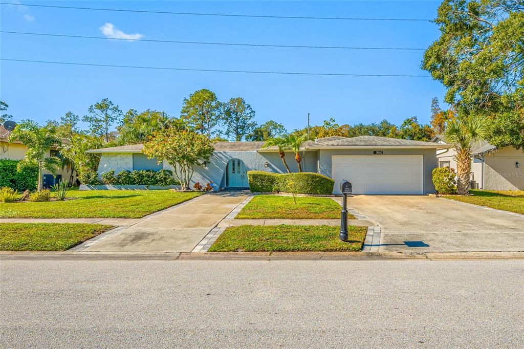 For Sale: $615,000 (4 beds, 2 baths, 1999 Square Feet)