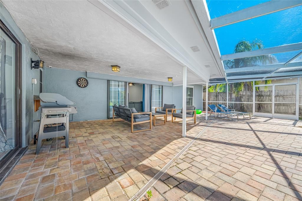 For Sale: $615,000 (4 beds, 2 baths, 1999 Square Feet)