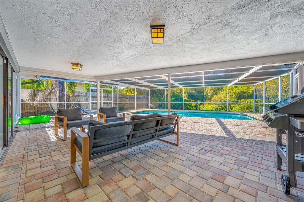 For Sale: $615,000 (4 beds, 2 baths, 1999 Square Feet)