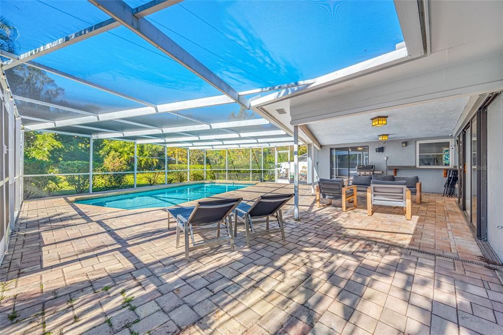 For Sale: $615,000 (4 beds, 2 baths, 1999 Square Feet)