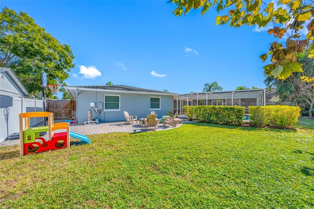 For Sale: $615,000 (4 beds, 2 baths, 1999 Square Feet)