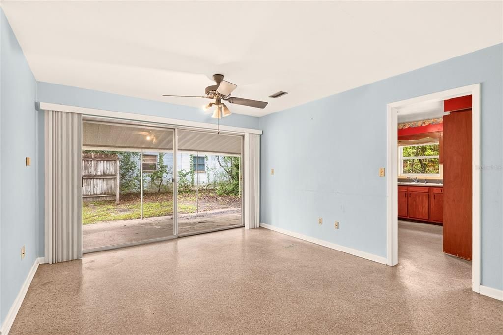 Active With Contract: $274,000 (3 beds, 2 baths, 1688 Square Feet)