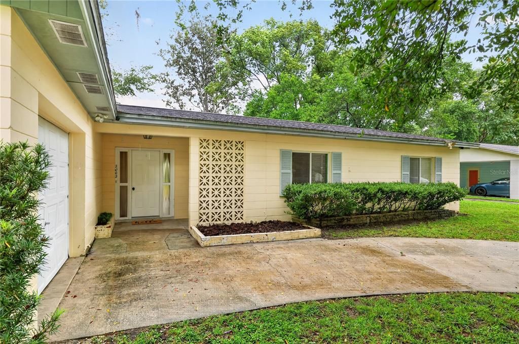 Active With Contract: $274,000 (3 beds, 2 baths, 1688 Square Feet)