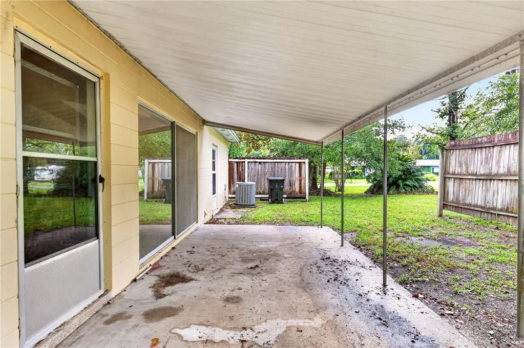 Active With Contract: $274,000 (3 beds, 2 baths, 1688 Square Feet)