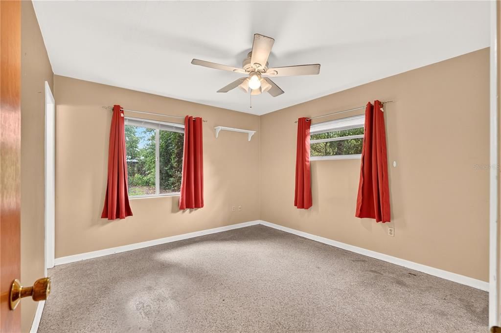 Active With Contract: $274,000 (3 beds, 2 baths, 1688 Square Feet)