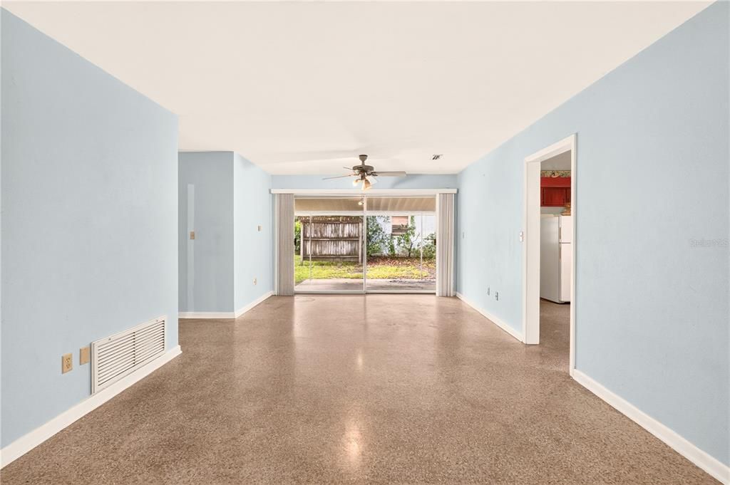 Active With Contract: $274,000 (3 beds, 2 baths, 1688 Square Feet)