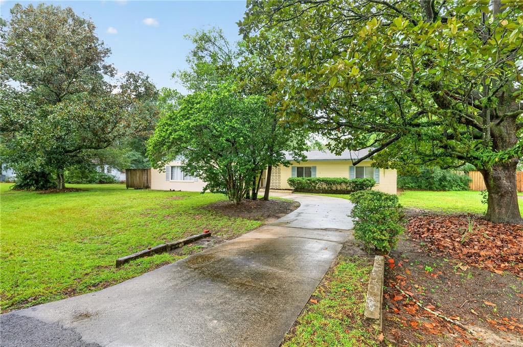 Active With Contract: $274,000 (3 beds, 2 baths, 1688 Square Feet)