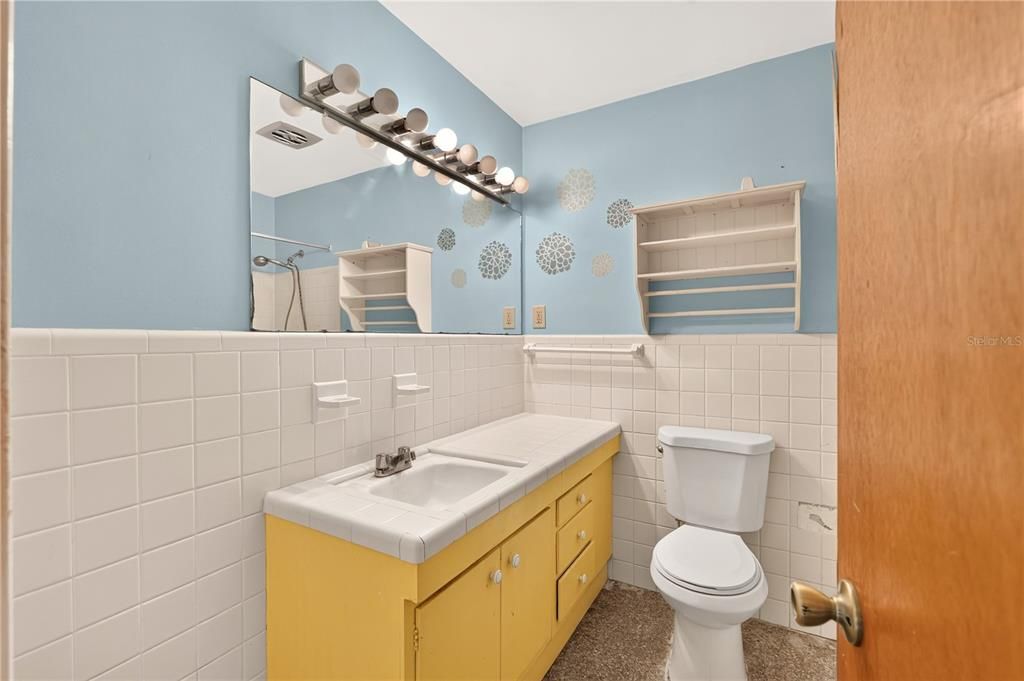 Active With Contract: $274,000 (3 beds, 2 baths, 1688 Square Feet)