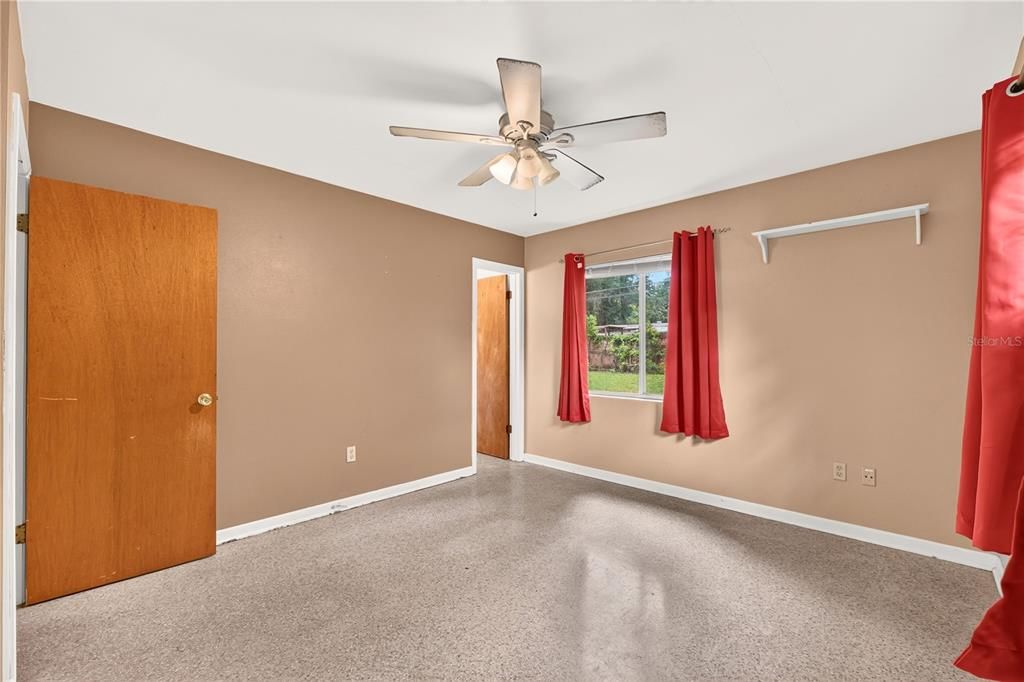 Active With Contract: $274,000 (3 beds, 2 baths, 1688 Square Feet)