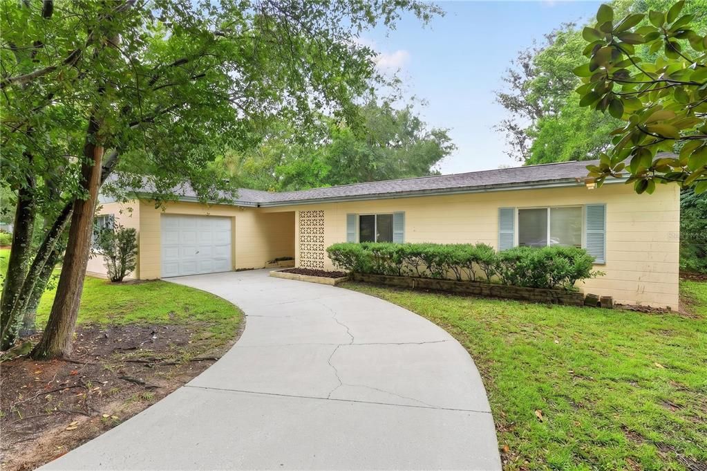 Active With Contract: $274,000 (3 beds, 2 baths, 1688 Square Feet)