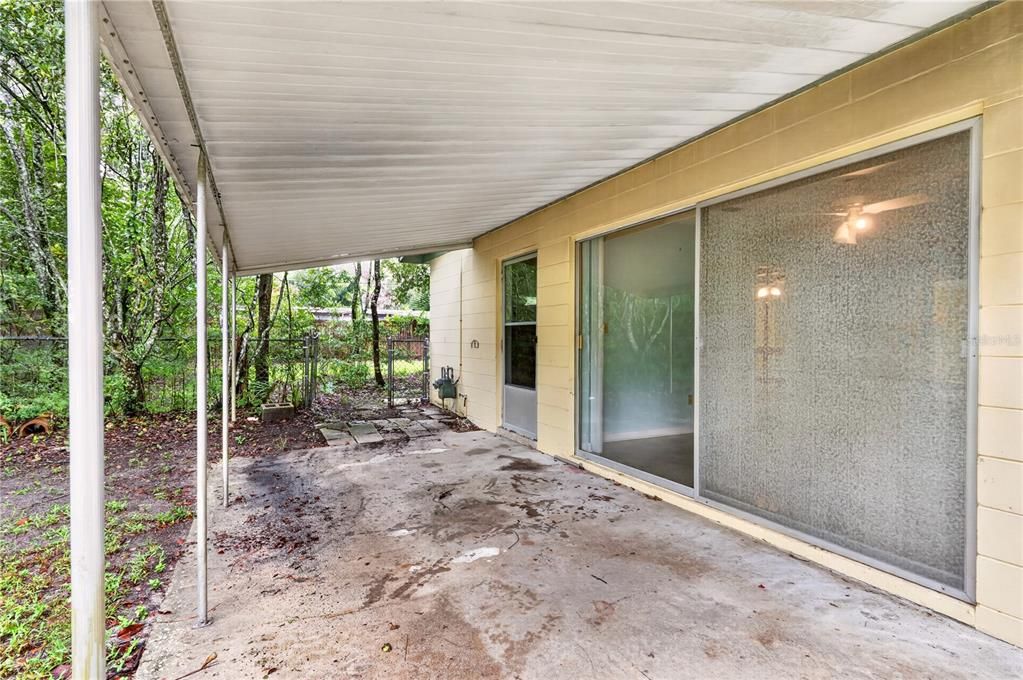 Active With Contract: $274,000 (3 beds, 2 baths, 1688 Square Feet)