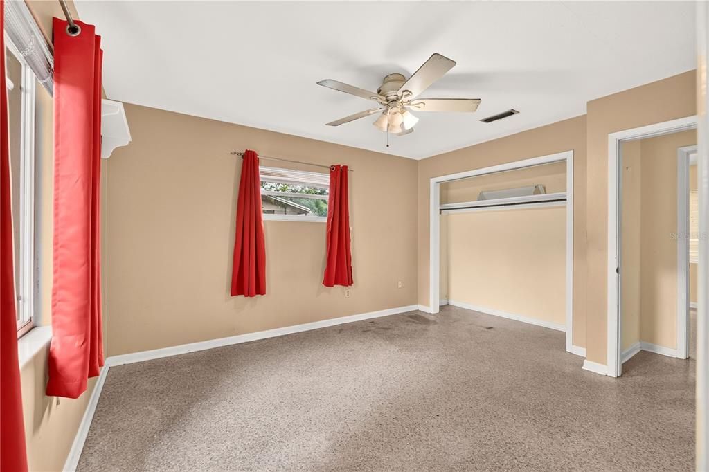 Active With Contract: $274,000 (3 beds, 2 baths, 1688 Square Feet)