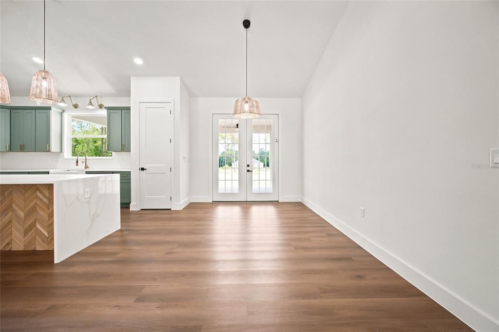 For Sale: $499,900 (4 beds, 2 baths, 2073 Square Feet)