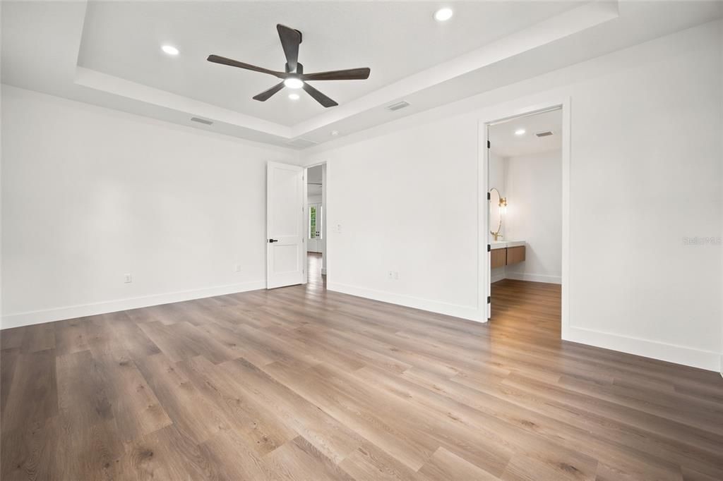 For Sale: $499,900 (4 beds, 2 baths, 2073 Square Feet)