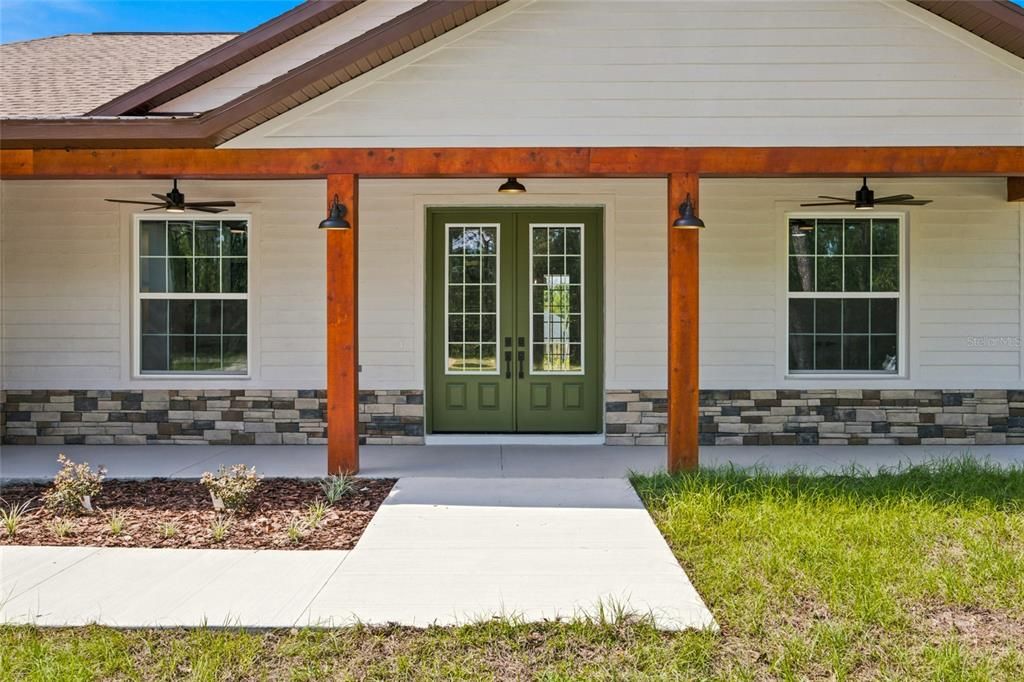 For Sale: $499,900 (4 beds, 2 baths, 2073 Square Feet)