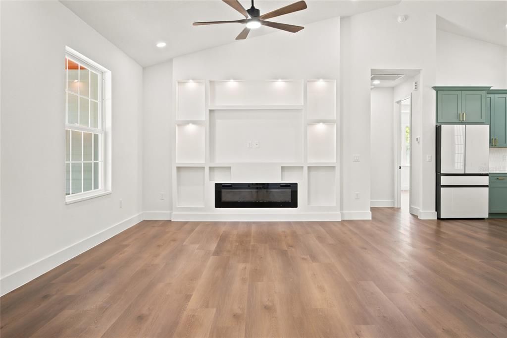 For Sale: $499,900 (4 beds, 2 baths, 2073 Square Feet)