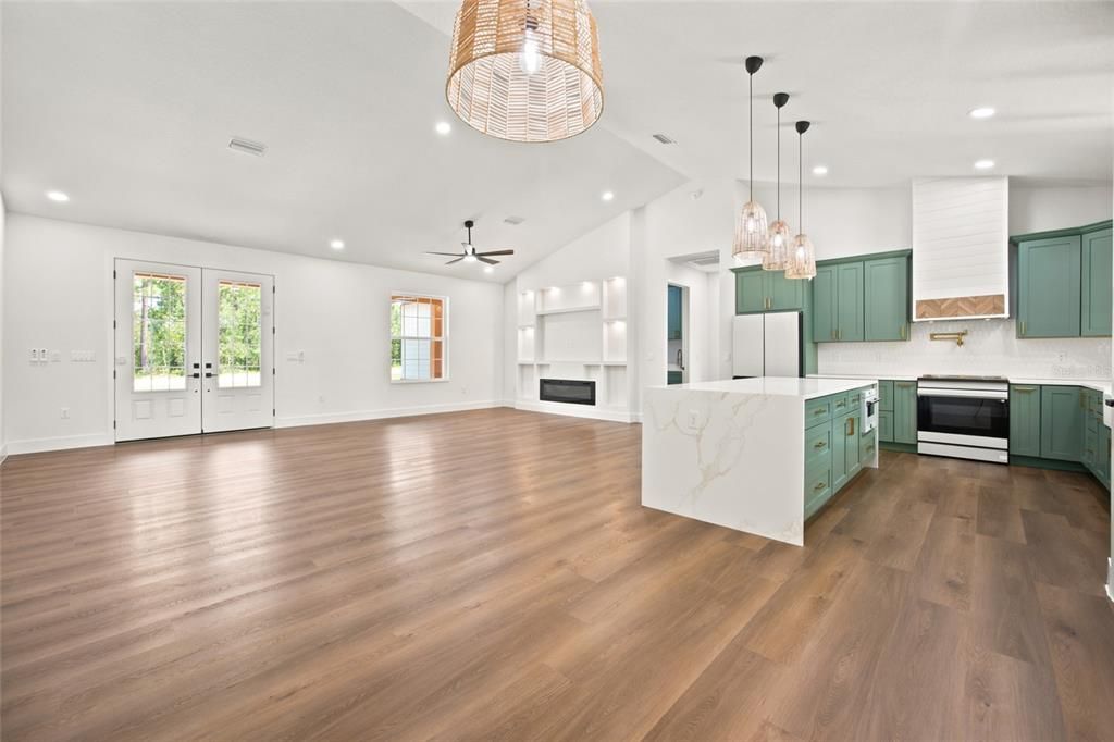 For Sale: $499,900 (4 beds, 2 baths, 2073 Square Feet)