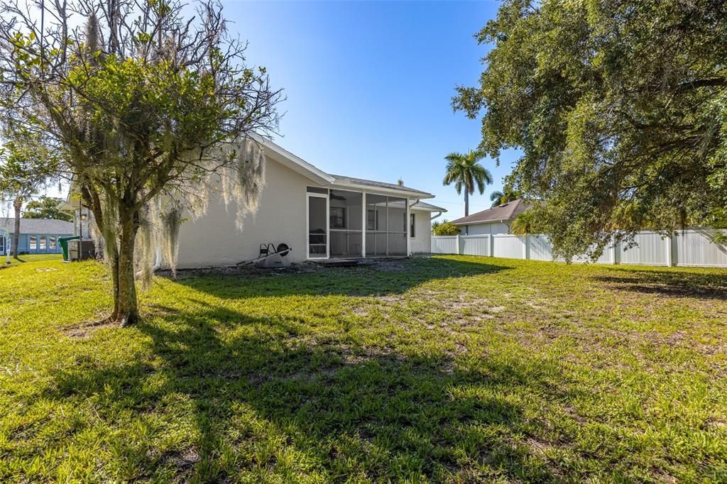 For Sale: $242,000 (3 beds, 2 baths, 1236 Square Feet)