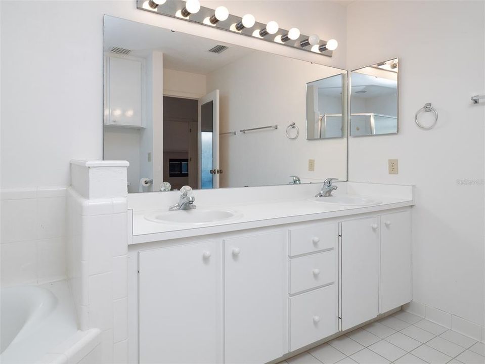 For Sale: $342,000 (3 beds, 2 baths, 1712 Square Feet)