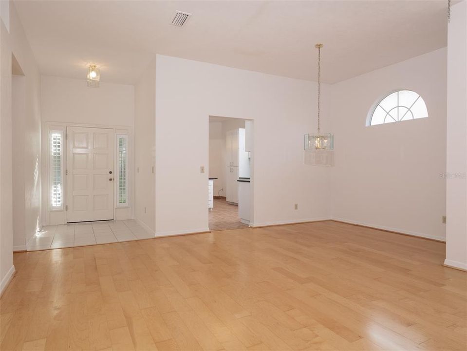 For Sale: $342,000 (3 beds, 2 baths, 1712 Square Feet)