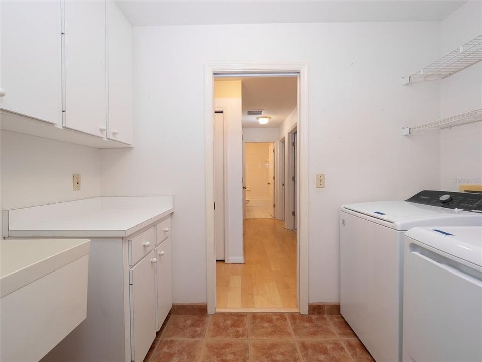 For Sale: $342,000 (3 beds, 2 baths, 1712 Square Feet)