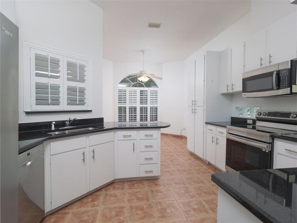 For Sale: $342,000 (3 beds, 2 baths, 1712 Square Feet)